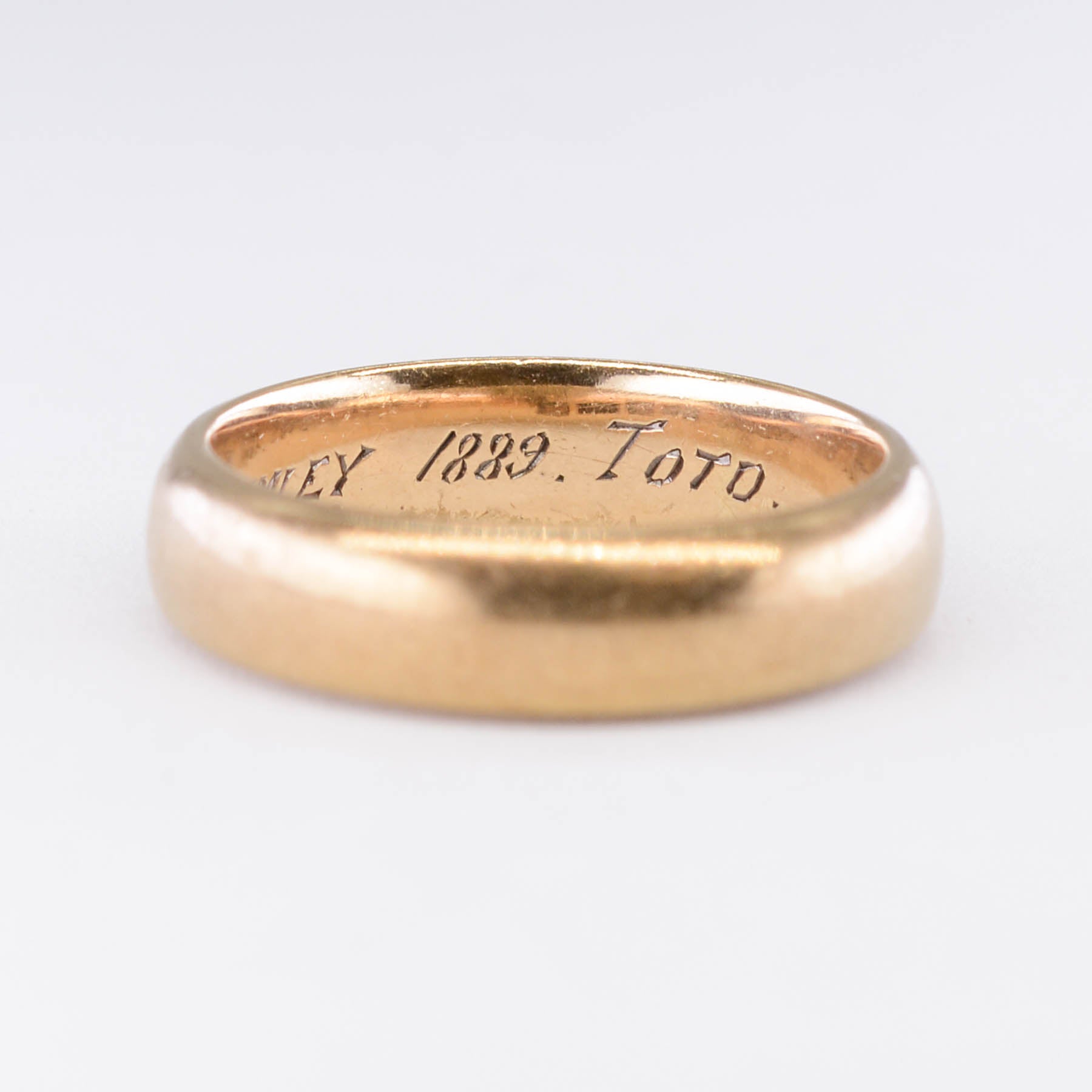 1889 engraved 18k Yellow Gold Band | SZ 6.5 |
